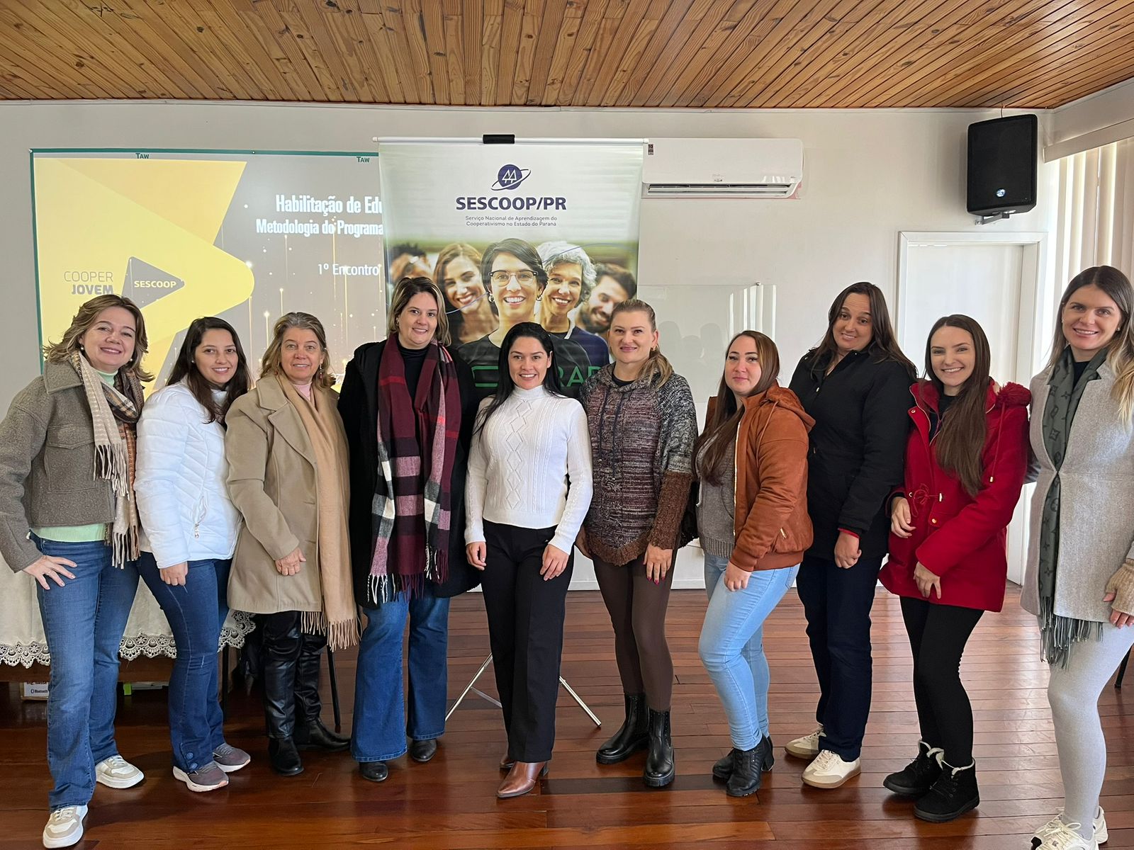 Encontros de formação reúnem professoras do programa CooperJovem em uma jornada de aprendizado e troca de experiência