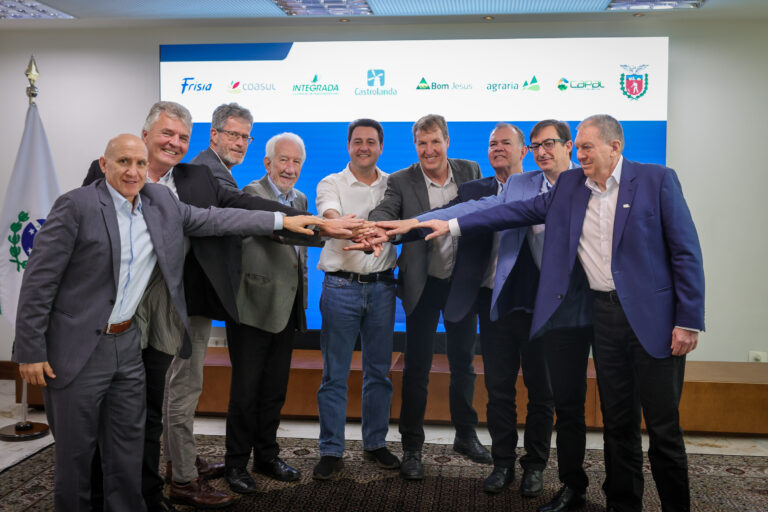 Com capacidade diária para 3,4 mil toneladas de soja, complexo industrial tem como sócias as cooperativas Frísia, Agrária, Capal, Coasul, Integrada, Castrolanda e Bom Jesus
